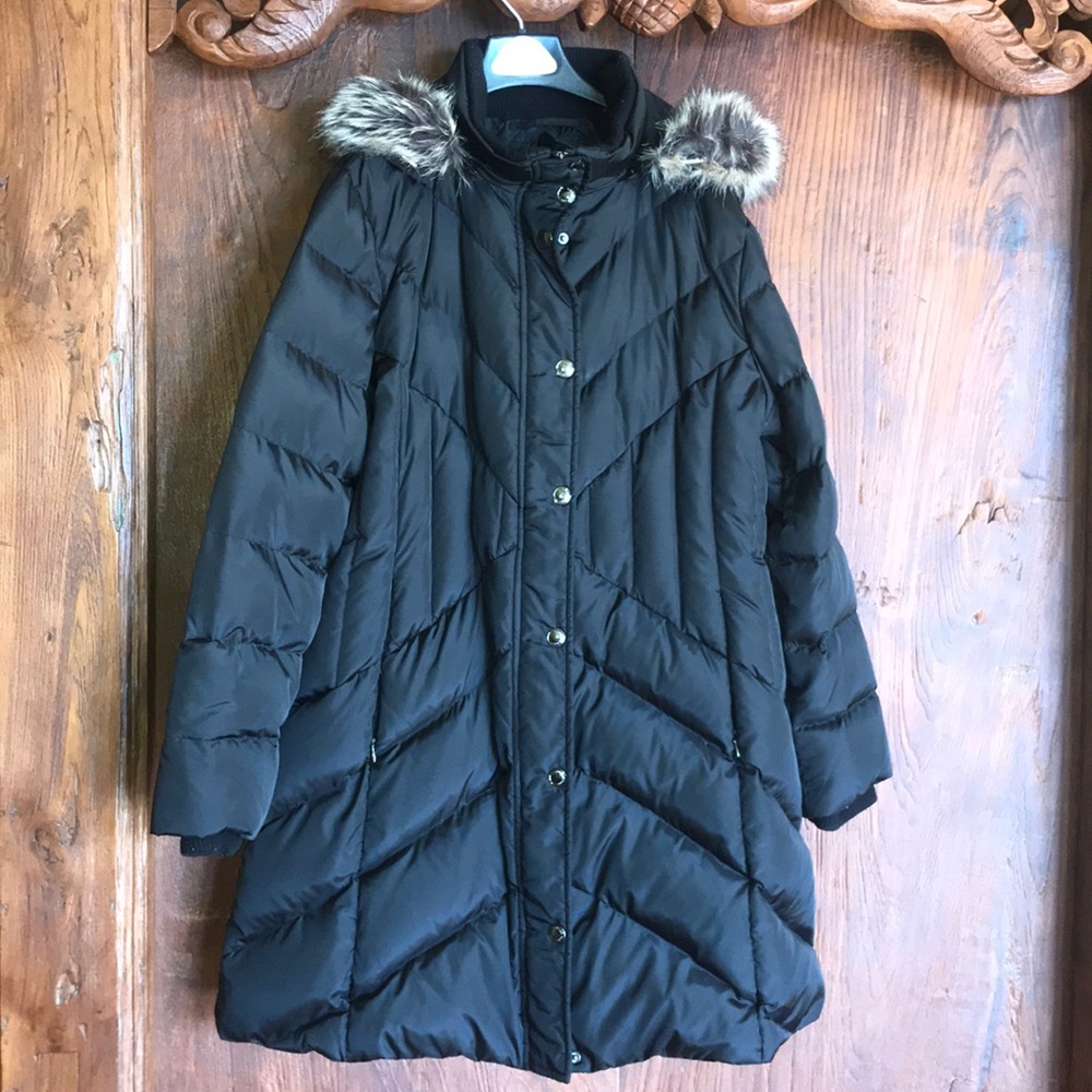 Faux fur hooded  jacket (EXCELLENT CONDITION)